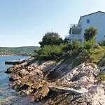 In * Veliki Drvenik